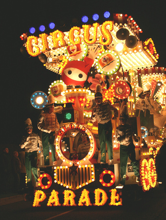 Circus On Parade - Globe CC